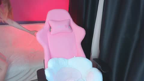 Snapshot of daria_rain chatting on December 11, 2024, 2:52 am Daria ---- online show from December 11, 2024, 2:52 am