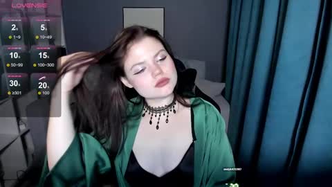 Dari the it woman online show from January 6, 2025, 12:05 am