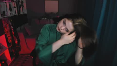 Dari the it woman online show from January 18, 2025, 8:19 pm