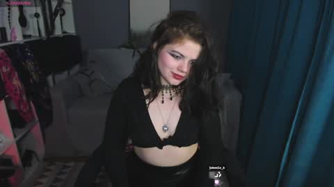 Dari the it woman online show from January 20, 2025, 9:01 pm