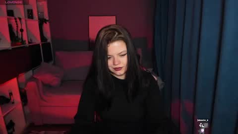 Dari the it woman online show from February 8, 2025, 9:36 pm