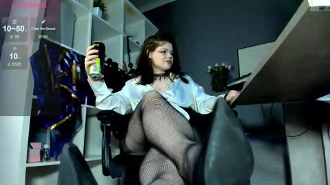 Dari the it woman online show from March 5, 2025, 3:18 pm