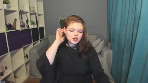 Dari the it woman online show from March 7, 2025, 7:49 pm