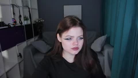 Dari the it woman online show from March 8, 2025, 3:17 am