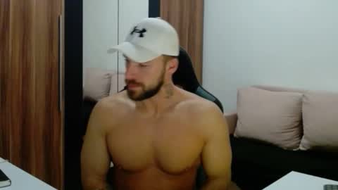 darius_94 online show from February 16, 2026, 5:14 am