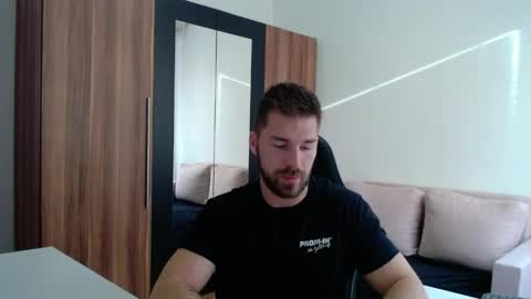 darius_94 online show from May 7, 2026, 4:51 am