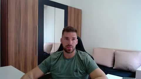 darius_94 online show from May 15, 2026, 5:47 am