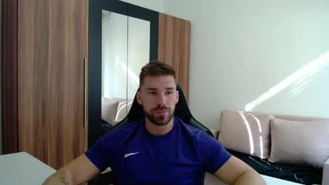 darius_94 online show from May 19, 2026, 6:09 am