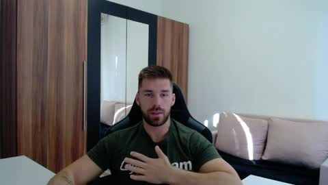 darius_94 online show from May 20, 2026, 5:57 am