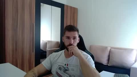 darius_94 online show from May 28, 2026, 7:27 am