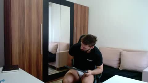 darius_94 online show from June 14, 2026, 4:36 am
