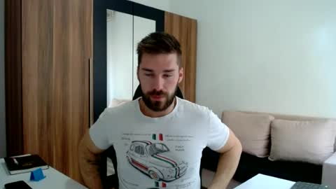 darius_94 online show from June 15, 2026, 5:20 am