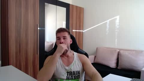 darius_94 online show from June 25, 2026, 4:45 am