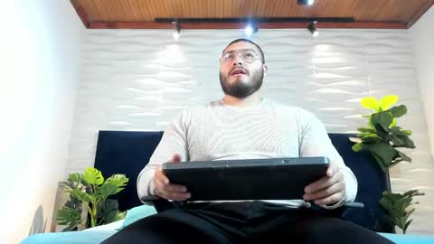 Snapshot of darius_wolfe chatting on April 27, 2026, 11:19 am Darius online show from April 27, 2026, 11:19 am