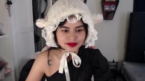 Snapshot of dark_angel_66 chatting on December 24, 2024, 7:44 pm Moony online show from December 24, 2024, 7:44 pm