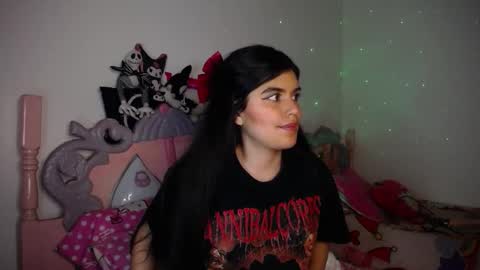 Snapshot of dark_angel_66 chatting on November 16, 2025, 6:08 am Moony online show from November 16, 2025, 6:08 am