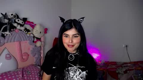 Snapshot of dark_angel_66 chatting on November 28, 2025, 7:44 am Moony online show from November 28, 2025, 7:44 am