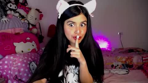 Snapshot of dark_angel_66 chatting on December 4, 2025, 1:48 am Moony online show from December 4, 2025, 1:48 am