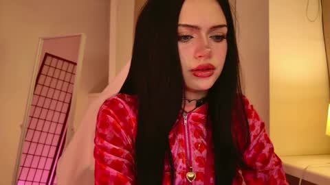 Snapshot of dark_diva chatting on June 1, 2026, 9:49 pm Diva online show from June 1, 2026, 9:49 pm