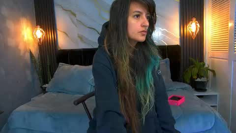 dark_dominika online show from April 15, 2026, 1:07 pm