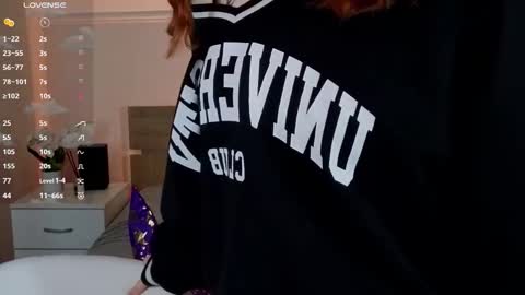 Lola online show from December 1, 2025, 3:00 am