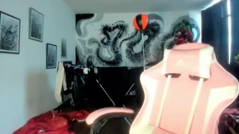 Snapshot of dark_miau chatting on December 2, 2025, 4:35 pm miau online show from December 2, 2025, 4:35 pm