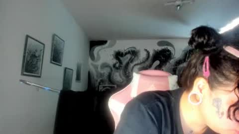 Snapshot of dark_miau chatting on December 16, 2025, 3:39 pm miau online show from December 16, 2025, 3:39 pm