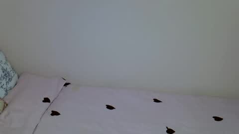 Snapshot of dark_petite_ chatting on May 5, 2026, 8:39 pm dark_petite_ online show from May 5, 2026, 8:39 pm