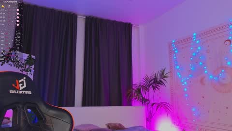 Snapshot of dark_vamp_ chatting on February 1, 2025, 3:19 am Vamp online show from February 1, 2025, 3:19 am