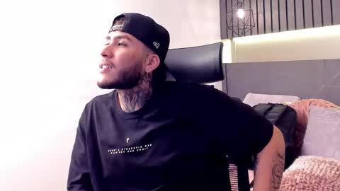 Snapshot of darkgoldengaze chatting on November 11, 2025, 2:17 pm Dark online show from November 11, 2025, 2:17 pm