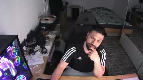 darkschneider_ online show from April 8, 2026, 5:07 am