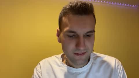 Snapshot of darktempt_ chatting on November 20, 2025, 8:19 pm Nick online show from November 20, 2025, 8:19 pm