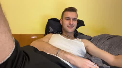 Snapshot of darktempt_ chatting on November 25, 2025, 8:31 pm Nick online show from November 25, 2025, 8:31 pm