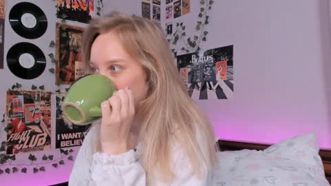 lina online show from December 27, 2024, 8:39 pm