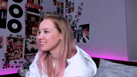 lina online show from January 7, 2025, 2:42 am