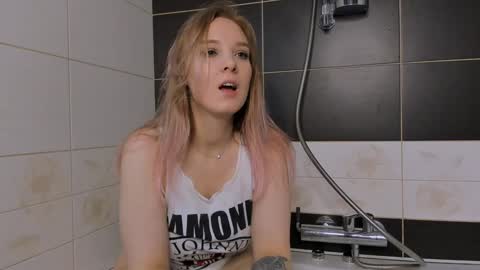 lina online show from January 7, 2025, 8:42 pm