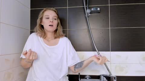 lina online show from January 24, 2025, 8:32 pm