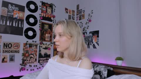 lina online show from January 25, 2025, 8:42 pm