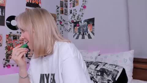 lina online show from February 21, 2025, 11:43 pm