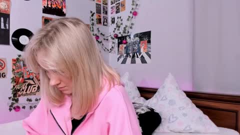 lina online show from February 24, 2025, 9:41 pm