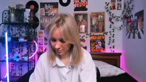 lina online show from March 3, 2025, 8:32 pm