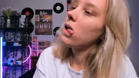 lina online show from March 6, 2025, 8:37 pm