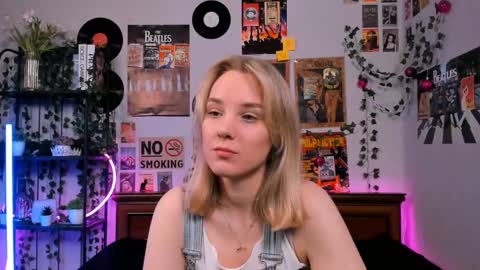 lina online show from March 9, 2025, 8:42 pm