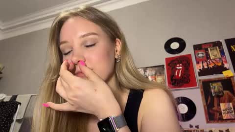 lina online show from September 11, 2025, 10:21 pm