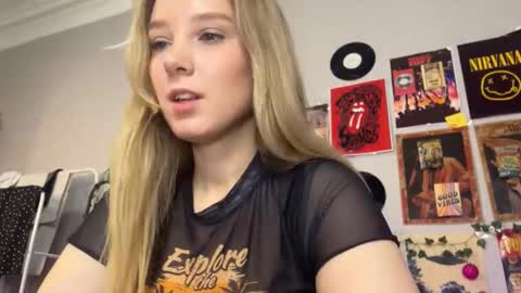 lina online show from September 12, 2025, 9:15 pm