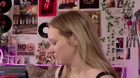 lina online show from September 25, 2025, 9:18 pm