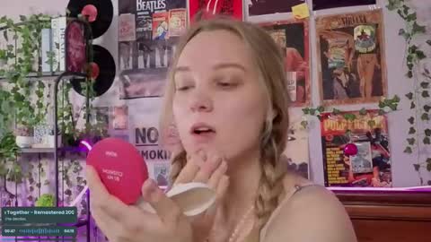 lina online show from September 29, 2025, 9:19 pm