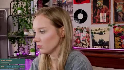 lina online show from October 5, 2025, 9:13 pm