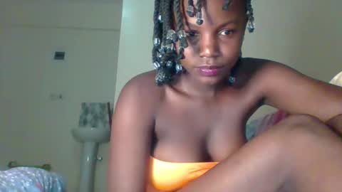 Snapshot of darling_dreamer2 chatting on May 13, 2026, 4:26 pm darling_dreamer2 online show from May 13, 2026, 4:26 pm
