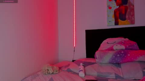 Darlyhooper online show from March 4, 2026, 12:16 am